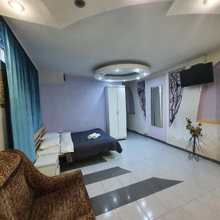 Studio Bucuresti 基希讷乌 外观 照片